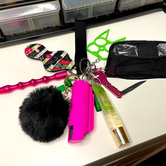 Saftey keychain set black and pink flowers. - Picture 3 of 4